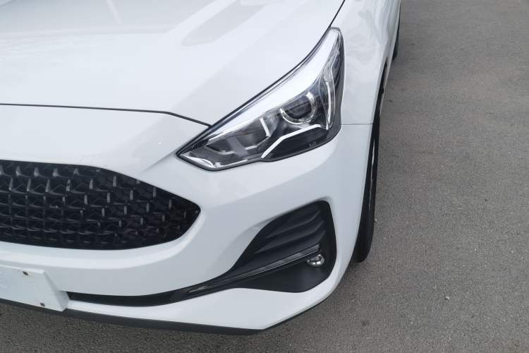 Used Haval M6 2019 1.5T Manual Two-Wheel Drive Elite Version China VI Standard Left Front Headlight