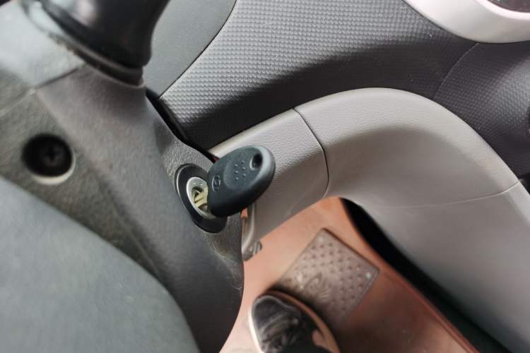 Used Hyundai Verna (older generation) 2014 1.4L Manual Smart GLS Trim Vehicle Key