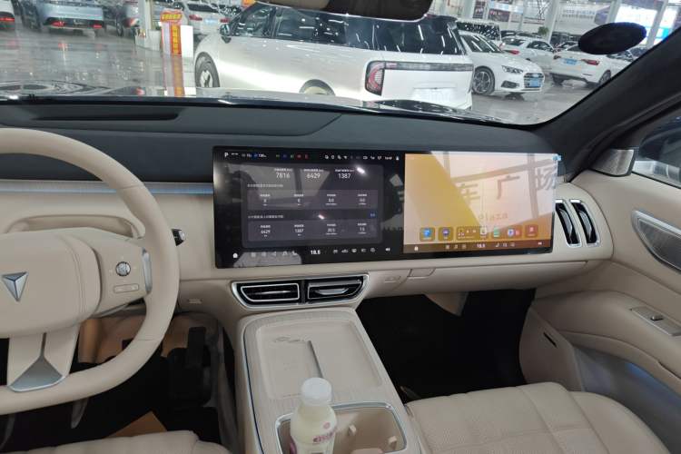 Used Deepal S09 2025 Four-Wheel Drive Ultra+ Custom Edition Audio And AC Panel