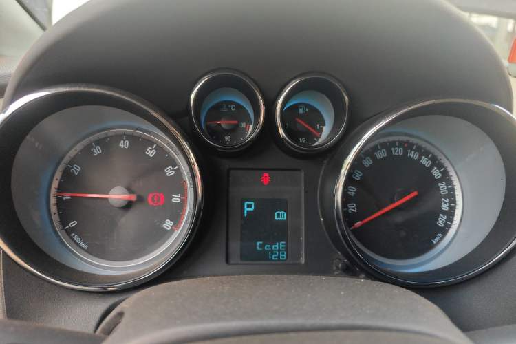 Used Buick GT 2013 XT 1.6L Automatic Fashion Edition Instrument Cluster