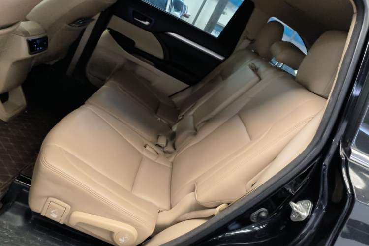 Used Toyota Highlander 2015 2.0T Four-Wheel Drive Elite Edition 7-Seater Left Rear Seat