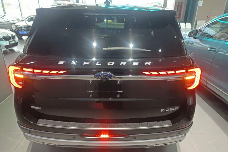 Used Ford Explorer 2023 EcoBoost 285 Four-Wheel Drive Titanium Edition 6 Seats