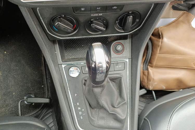 Used Volkswagen Lavida 2017 1.6L Automatic Comfort Edition
