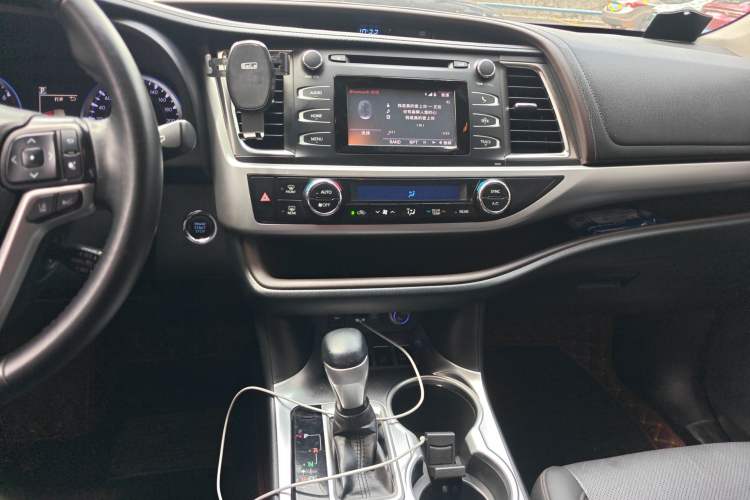 Used Toyota Highlander 2018 2.0T Four-Wheel Drive Luxury Edition 7 Seats China V Emission Standard
