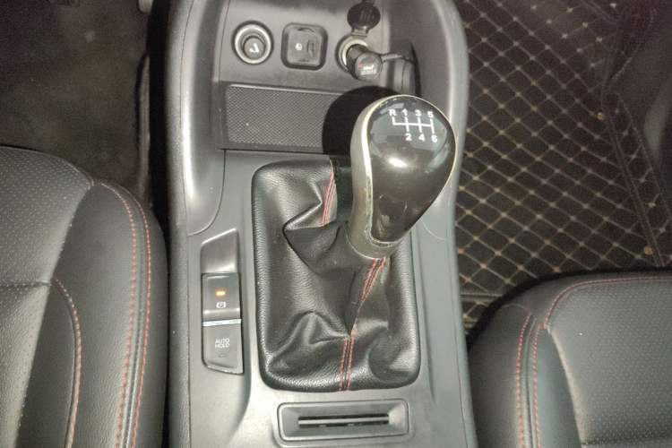 Used CHANGAN CS75 2014 2.0L Manual Luxury Version China IV Standard Gear Lever