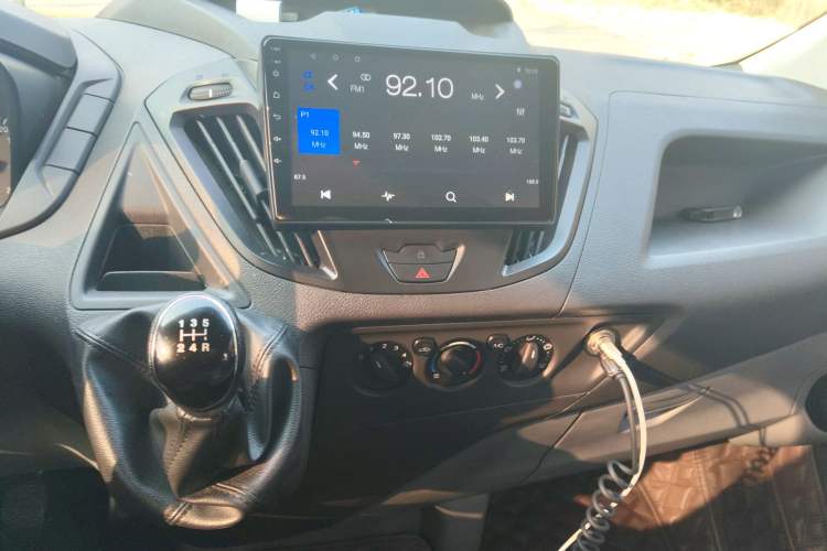 Used Ford Transit 2019 2.0T Diesel Multi-Purpose Commercial Vehicle Mid-Drive Mid-Roof 6-Seater China VI Standard
