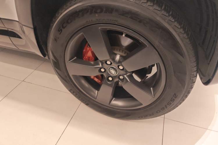 Used Land Rover Defender 2020 110 P400 X Right Front Wheel Hub