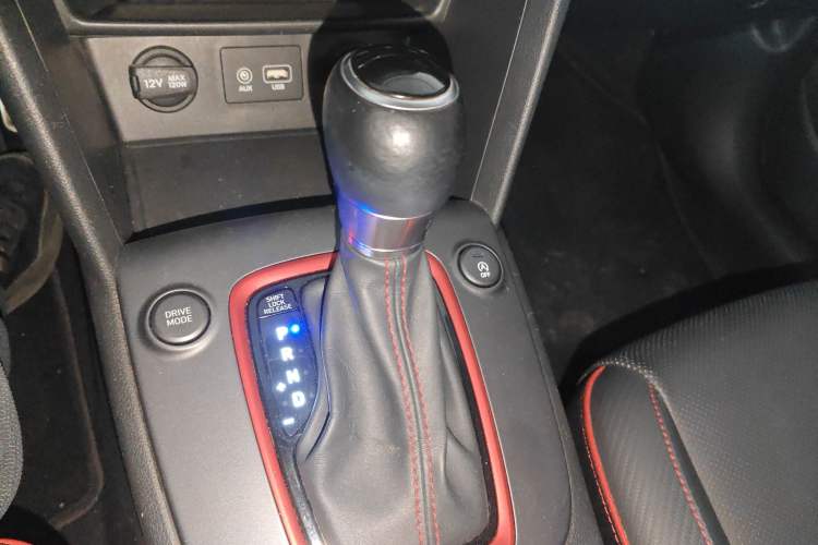 Used Hyundai ENCINO 2018 1.6T Dual-Clutch ZhiPao Edition China V Standard Gear Lever