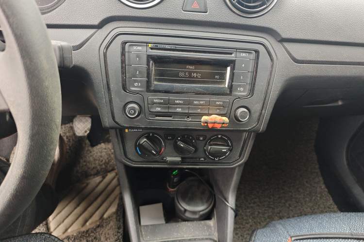 Used Volkswagen Jetta 2019 Dream Edition 1.4L Manual Fashion Version
