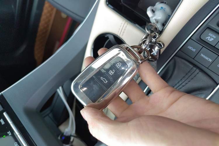 Used Toyota Avalon 2019 Dual-Engine 2.5L Luxury Edition China VI Standard
