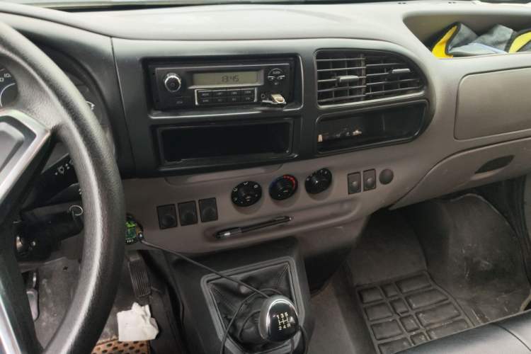 Used JMC Transit 2017 2.8T Commercial Version Short Wheelbase Mid-Roof 6/7/8-Seater JX493 Audio And AC Panel