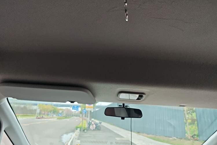 Used SAIC MAXUS Dana V1 2025 Low-Roof Multi-Function Version 42 kWh Headliner