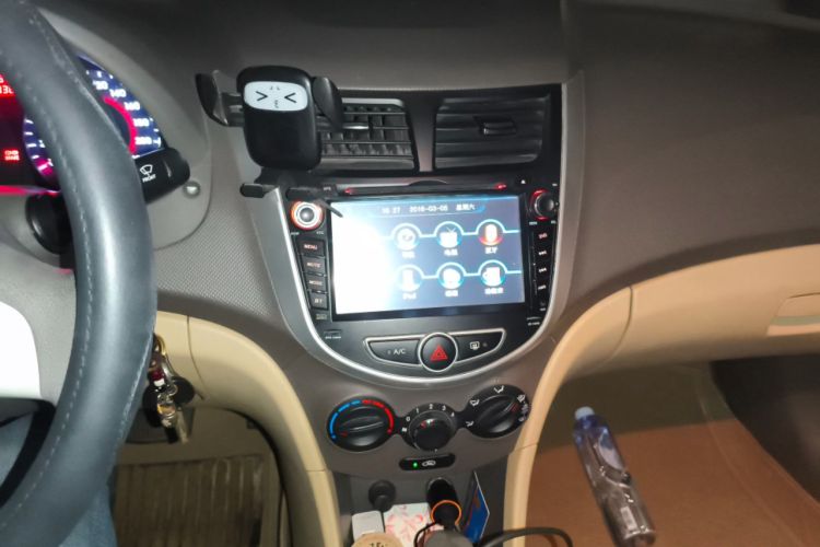 Used Hyundai Verna (older generation) 2010 Sedan 1.4L Automatic Fashionable GT Model Audio And AC Panel