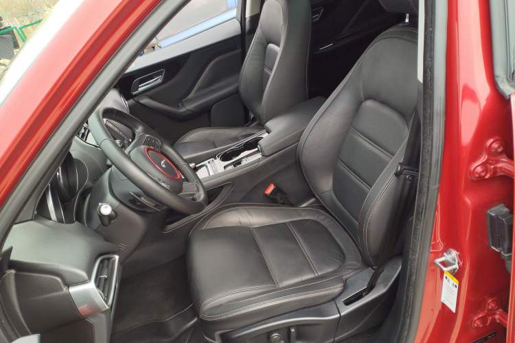 Used Jaguar F-PACE 2016 2.0T Two-Wheel Drive Urban Luxury Edition
