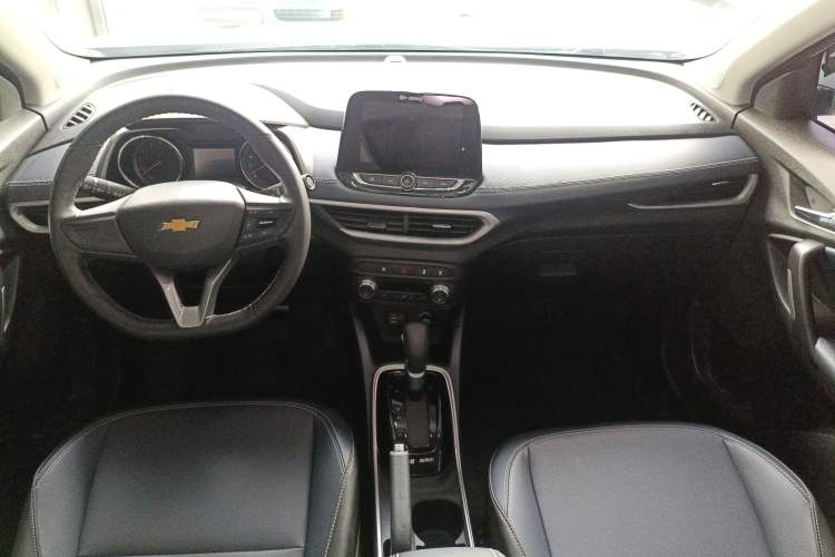 Used Chevrolet Trax 2021 325T Automatic Fun Edition China VI Standard Center Console