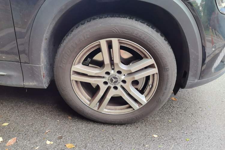 Used Mercedes-Benz GLB 2023 GLB 220 Sport Edition Right Front Wheel Hub