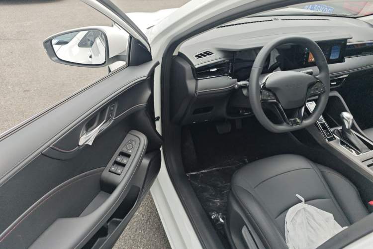 Used Roewe i5 2024 1.5L CVT Luxury Edition
