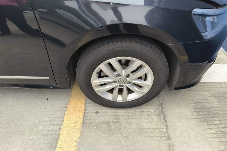 Used Volkswagen Passat 2016 280TSI DSG Prestige Edition Right Front Wheel Hub