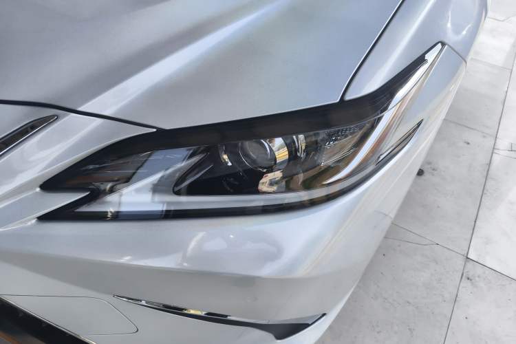 Used Lexus ES 2018 300h Premier Edition China VI Standard