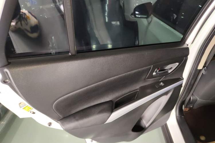 Used Suzuki S-Cross 2015 1.6L CVT Two-Wheel Drive Entry-Level Trim