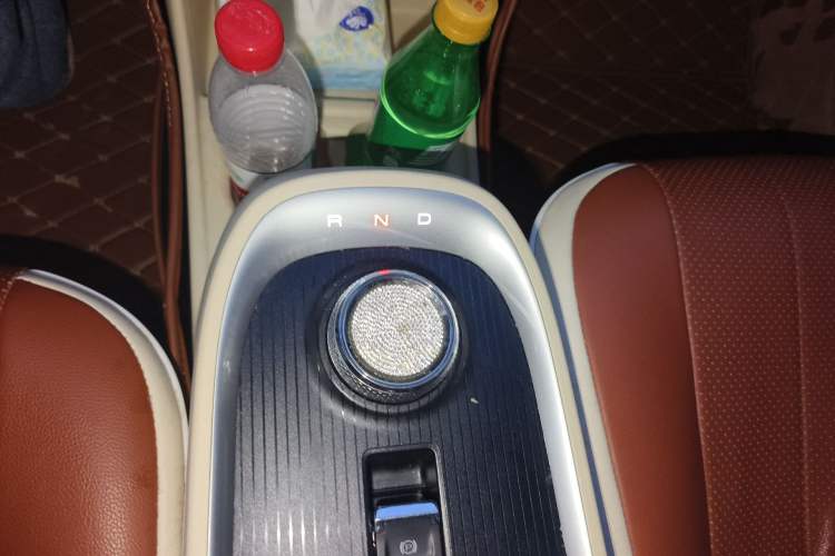 Used ORA Good Cat 2022 Morandi Edition 400km Standard Range Luxury Version Lithium Iron Phosphate Gear Lever