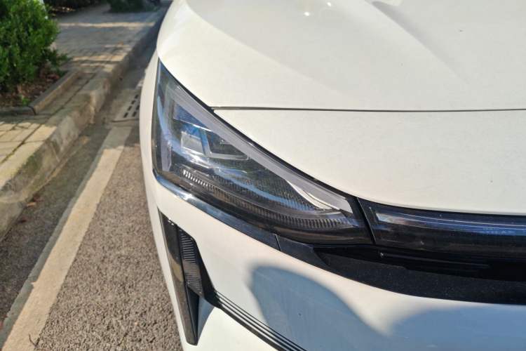 Used Geely Galaxy L6 2024 125km PLUS Dragon Edition Right Front Headlight