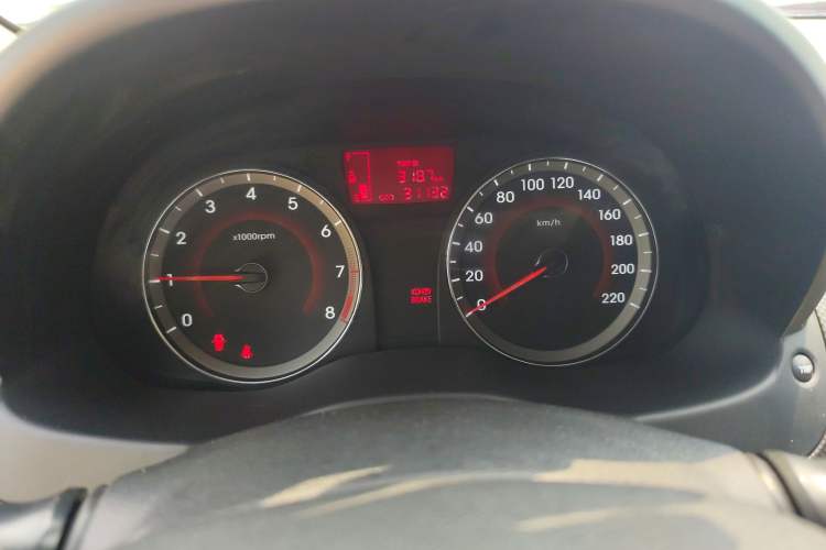 Used Hyundai Verna (older generation) 2014 1.4L Manual Top-Tier Model TOP