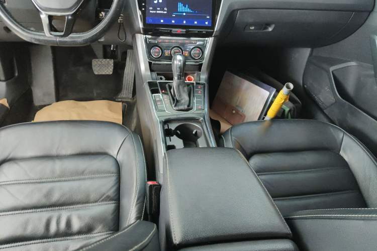 Used Volkswagen Passat 2016 330TSI DSG Luxury Edition Gear Lever