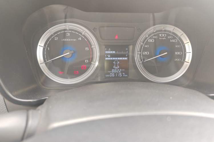 Used Isuzu JLM 2018 2.5T Four-Wheel Drive Diesel Luxury Version JE4D25Q5A Odometer Close Up