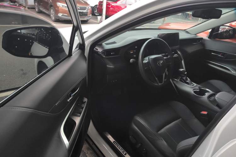 Used Toyota Harrier 2023 Dual-Engine 2.5L CVT Two-Wheel Drive Luxury Edition
