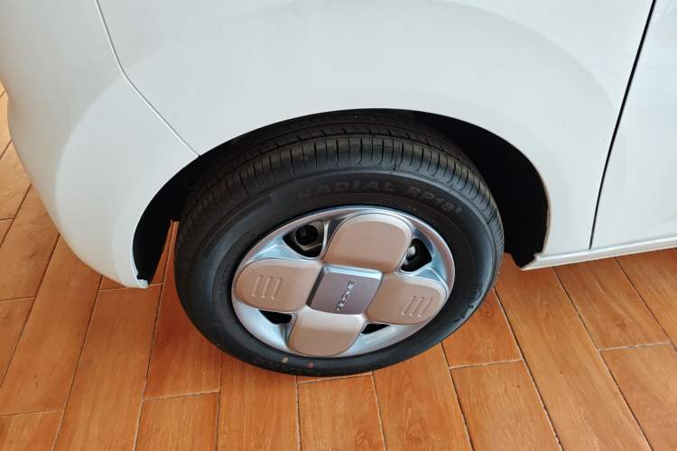 Used Geely Galaxy Panda 2024 Panda Mini 200km Endurance Bear Left Front Wheel Hub