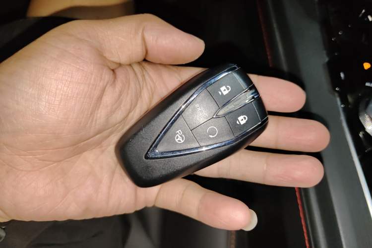 Used CHANGAN OSHAN Z6 2022 Blue Whale 1.5T DCT Smart Navigation Model
