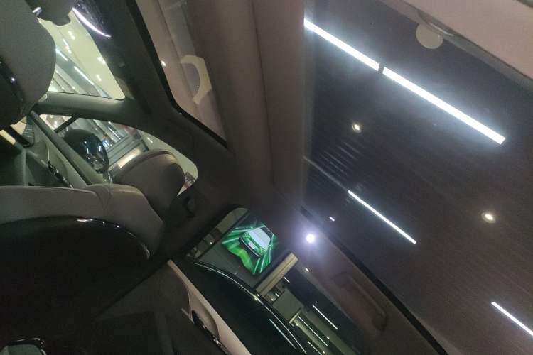 Used VOYAH PASSION 2024 PHEV Four-Wheel Drive Ultra-Long Range Executive Edition Headliner