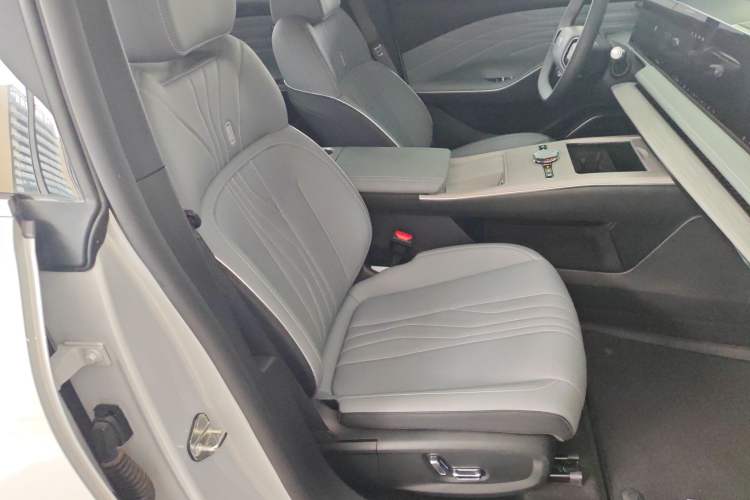 Used Geely Galaxy E8 2024 550 km Range Rear-Wheel-Drive PRO