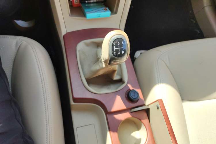 Used Roewe 350 2013 350C 1.5L Manual Swift Edition Gear Lever