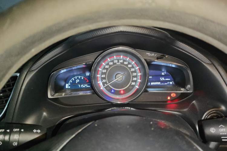 Used Mazda 3 Axela 2014 Sedan 1.5L Automatic Luxury Model
