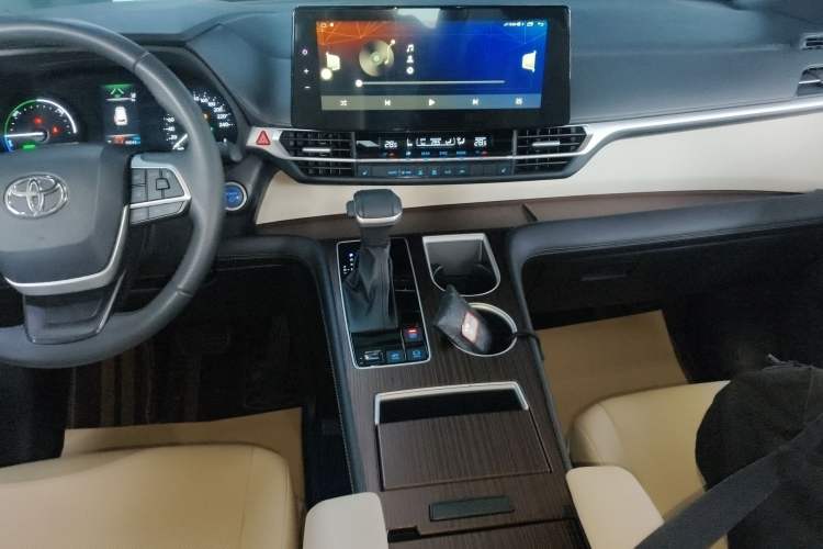 Used Toyota SIENNA 2021 2.5L Hybrid Luxury Edition