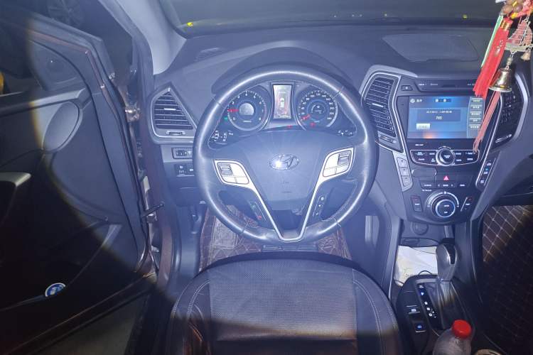 Used Hyundai Santa Fe 2013 2.4L Automatic 4x4 Prestige Edition
