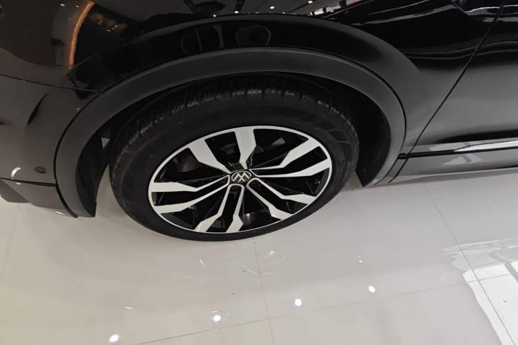 Used Volkswagen Tiguan L 2021 330TSI Automatic Two-Wheel Drive R-Line Enhanced Edition Left Front Wheel Hub