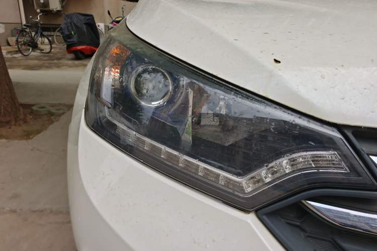 Used Dongfeng Aeolus AX7 2015 2.0L Automatic Zhiyi Trim Right Front Headlight