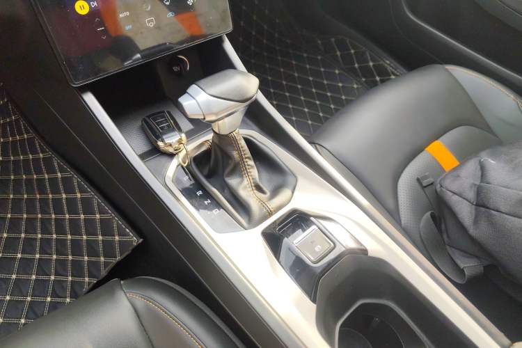 Used Dongfeng Aeolus Yixuan 2023 Mach Edition 1.5L Automatic Chasing Shadow Version Gear Lever