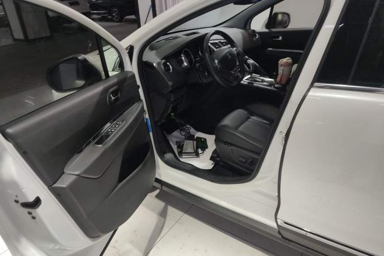 Used Peugeot 3008 2015 1.6THP Automatic Prestige Edition Driver Seat