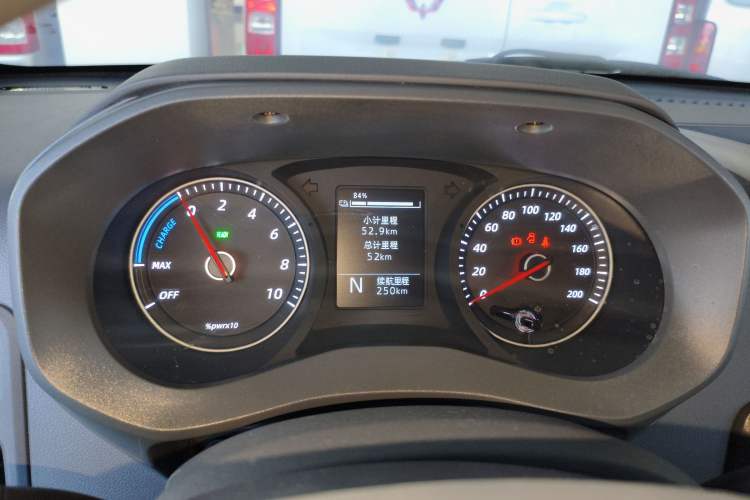 Used Wuling Yangguang 2024 300KM Comfort Version Passenger Van 75kW
