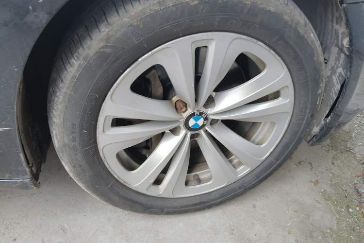 Used BMW 7 Series 2011 730Li Elegant Model Right Front Wheel Hub