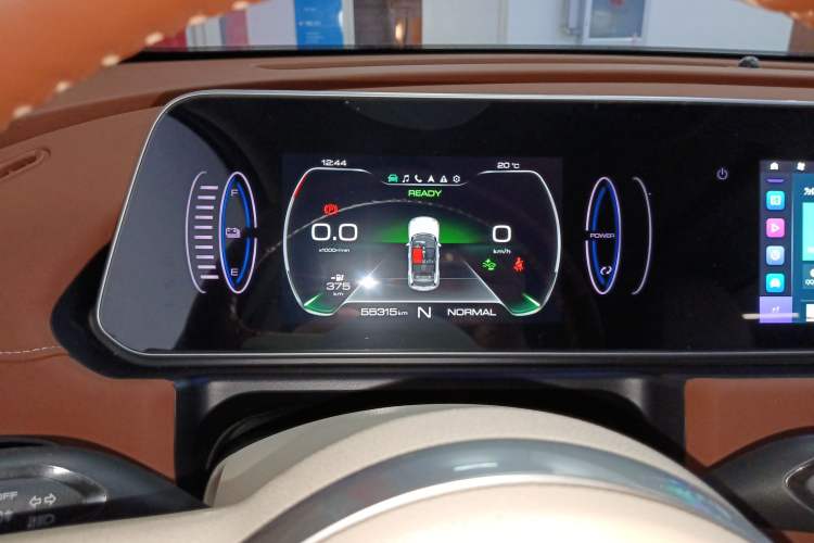 Used ORA Good Cat 2023 401 km Standard Range Comfort Version Lithium Iron Phosphate