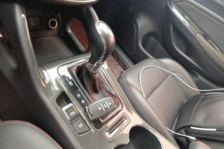 Used CHANGAN CS75 2017 Shangkui Edition 1.5T Automatic Fengxiang Model