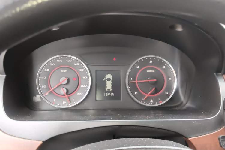 Used SAIC MAXUS G10 2016 1.9T Automatic Elite Edition Diesel China V Emission Standard