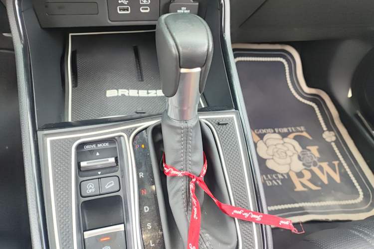 Used Honda Breeze 2025 240TURBO Two-Wheel-Drive Luxury Edition 5 Seats Gear Lever