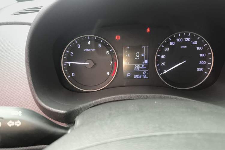 Used Hyundai ix25 2015 1.6L Automatic Two-Wheel-Drive Deluxe DLX Model