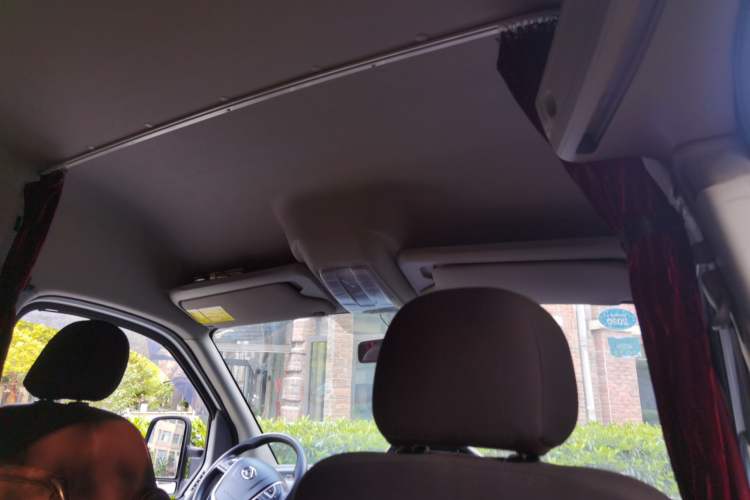 Used SAIC MAXUS Xintu V80 2018 2.5T 6-Speed Manual Aotuntong Short-Wheelbase Mid-Roof 4-Seater Headliner